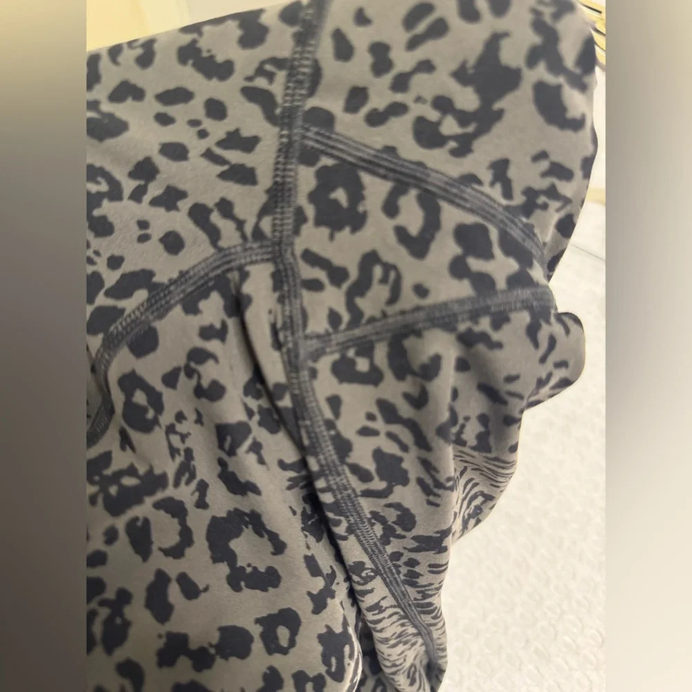 Athleta Black and Green Leopard Print Leggings, Size XSmall - Picture 5 of 6